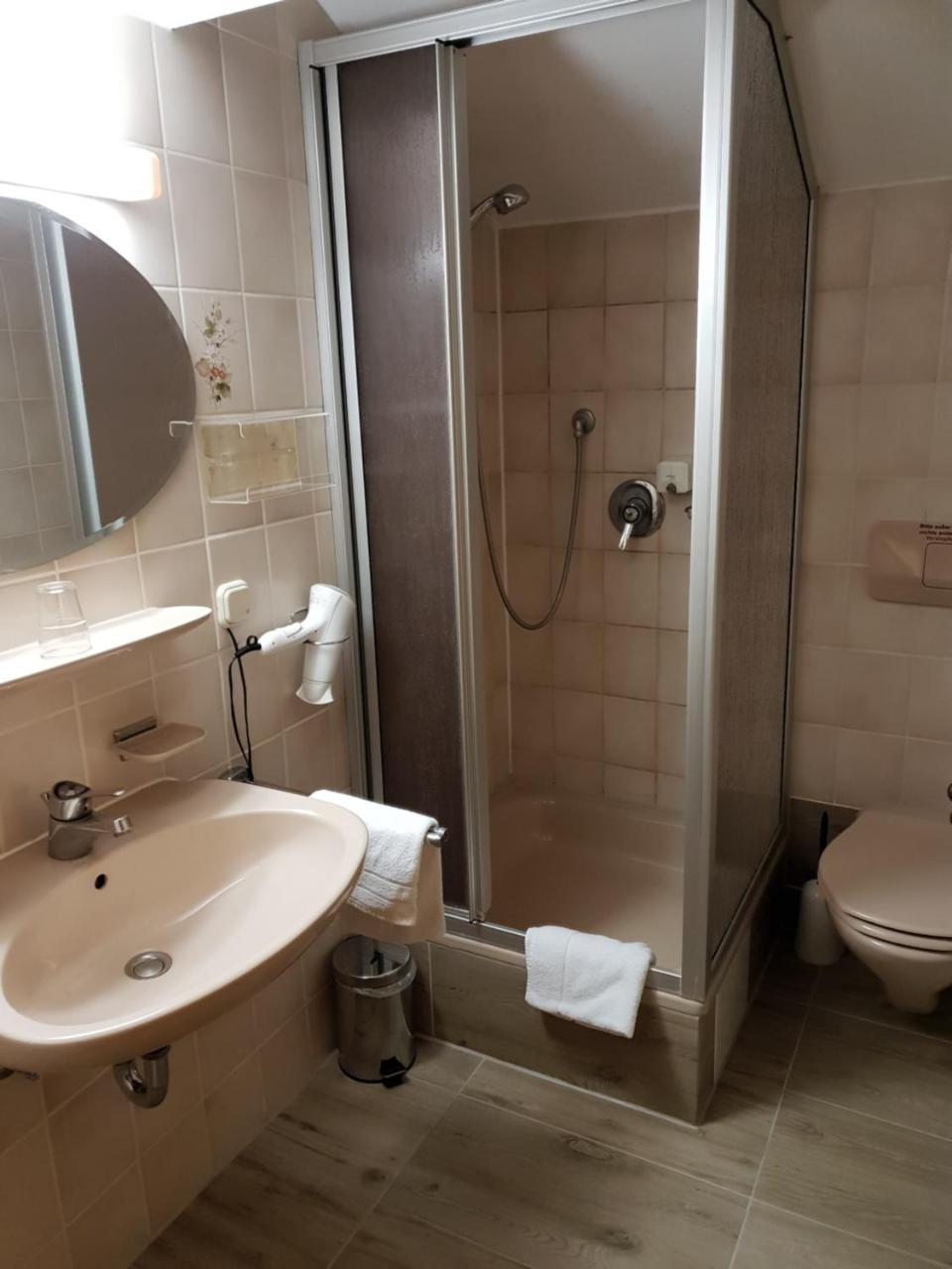 Landgasthof Bock Hotel Gauting Buitenkant foto